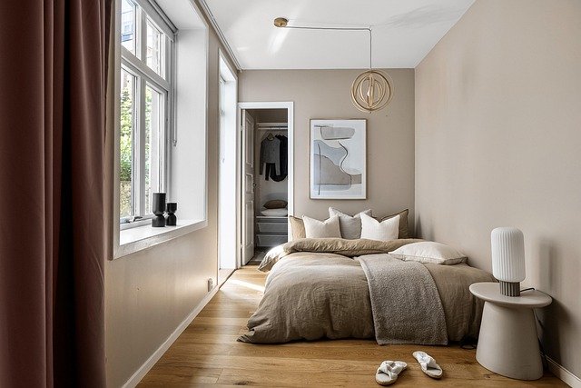 Boho bedroom decor with earthy tones, layered bedding, natural textures, and a cozy bohemian atmosphere