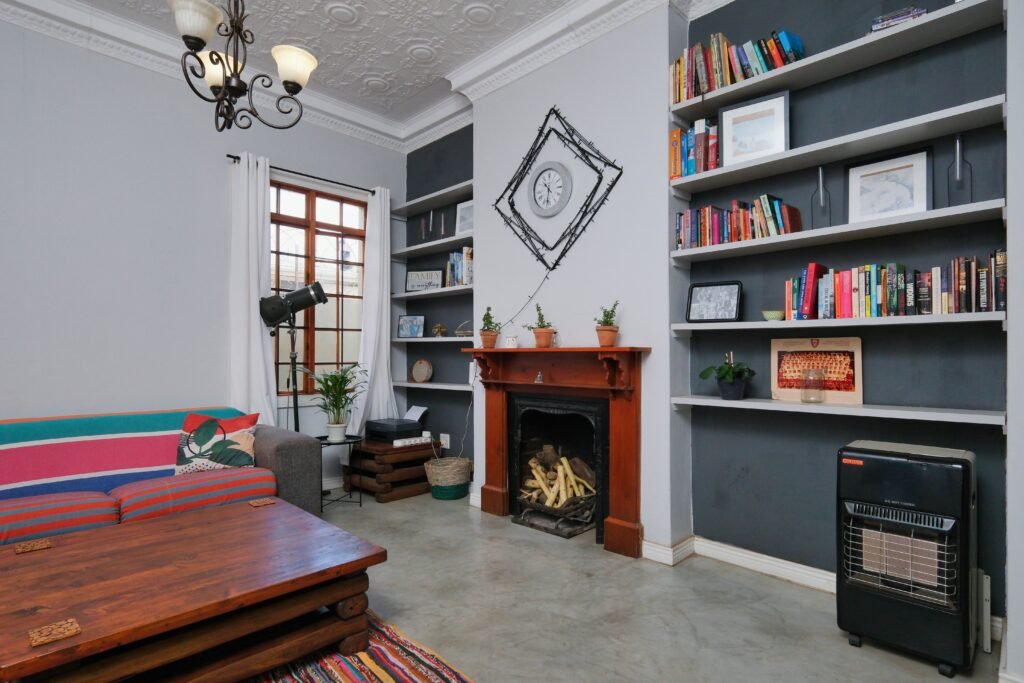 warm and cozy Living room with open shelves displaying books, plants, and decorative items for a warm and personalized look