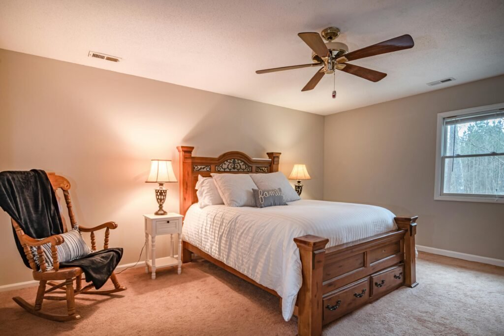 Affordable house in the USA featuring bedroom decorating ideas with neutral bedding, soft textures, and budget-friendly decor for a calm and stylish look.