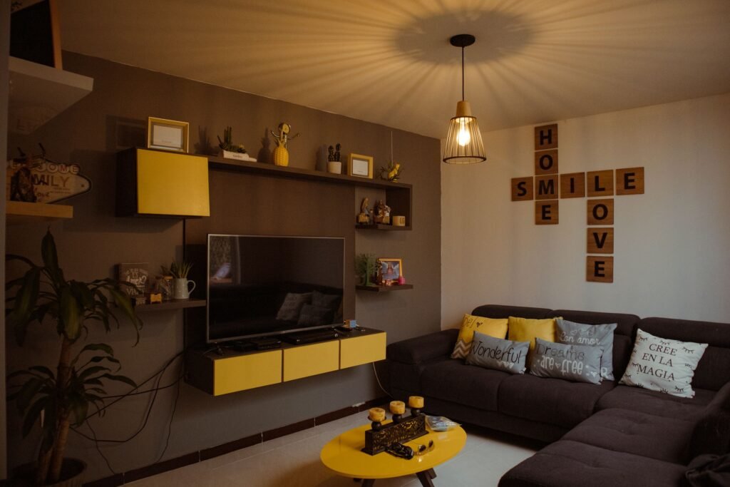 warm and cozy Living room with warm yellow light bulbs replacing white bulbs to create a cozy and inviting atmosphere